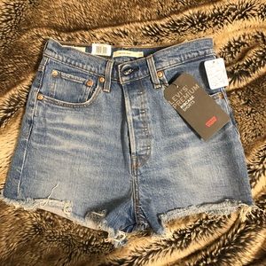 Levi’s Ribcage Short